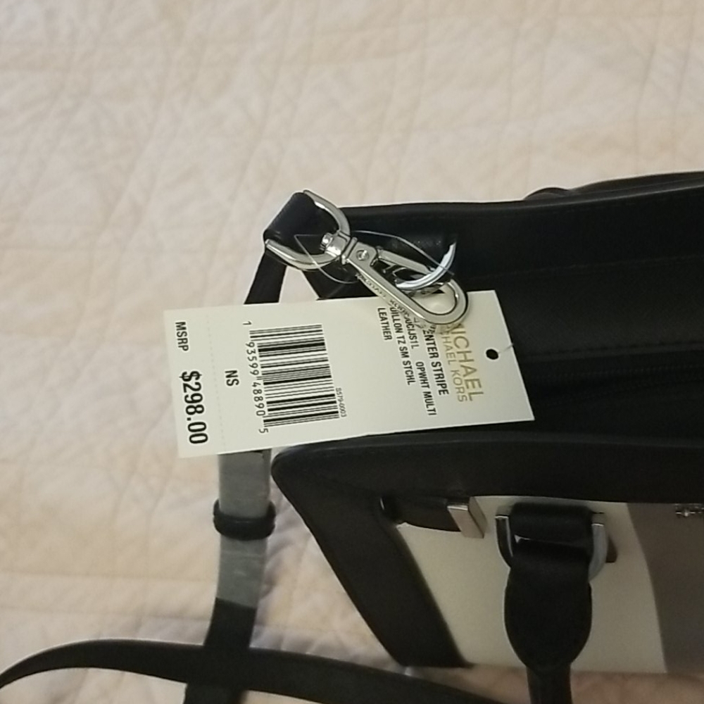 Purse - Picture 2 of 3